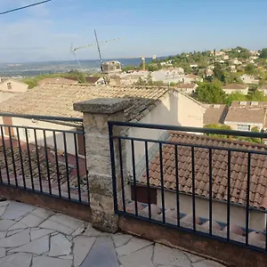 https://loue-spacieuse-maison-de-village.fr-provencehotel.com
