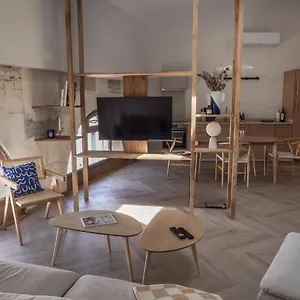 https://le-nid-bleu-duplex-en-plein-centre.midi-pyreneeshotels.com